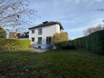 Charmante DHH mit 175qm Wfl. + 56qm Nfl. mit separatem Eingang, top gelegen in Meerbusch-Bovert