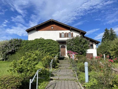 Charmantes Einfamilienhaus mit großzügigen Garten in Neubeuern zur Vermietung!