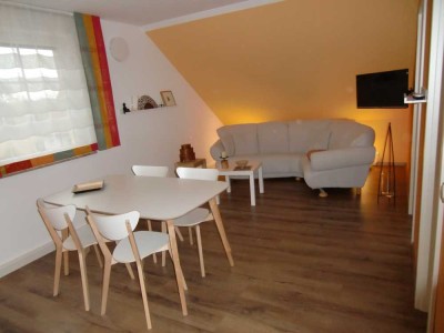 möblierte, neuwertige 2-Zimmer-DG-Wohnung in Donauwörth