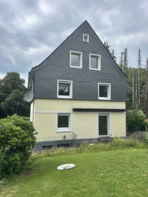 Mehrgenerationenhaus in zentraler
Lage, mit Doppelgarage und Terrasse