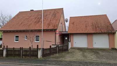 Charmantes Haus mit Einliegerwohnung, Ausbaupotenzial und Gartenidylle in 97342 Seinsheim