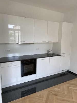 Neu renovierte 2 Zimmer-Altbauwohnung in München-Schwabing