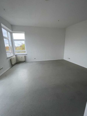 *** Schöne 4 Zimmer Wohnung, Terrasse, Badezimmer mit Dusche, nur mit WBS möglich ***