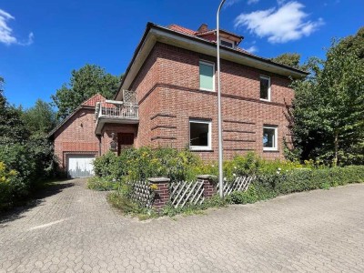 Charmantes Kaffeemühlenhaus - Ein-/ Zweiparteienhaus mit großem Garten und Garage in Idensen