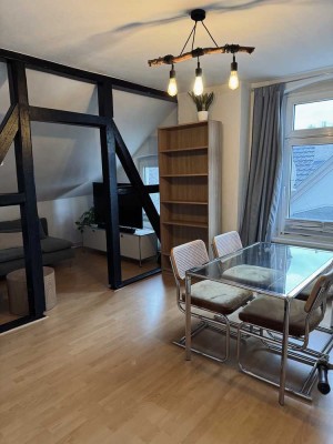 Altbauvilla: Gemütliche Dachgeschoßwohnung in Toplage