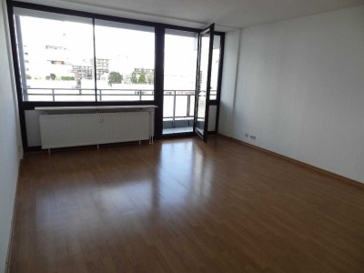 Freundliche 2-Zimmer-Wohnung mit Balkon und Einbauküche in Köln Junkersdorf