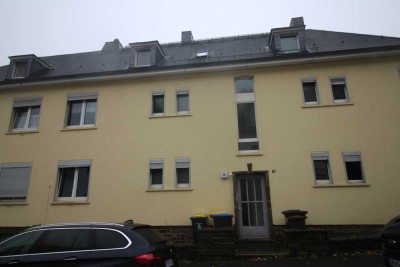 RESERVIERT!!!!!      TOLLE WOHNUNG, offene Küche mit Theke.....