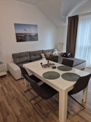 2-Zimmer DG-Wohnung mit Dachterrasse, schönem Ausblick und hohen Decken