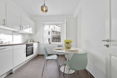 Ottensen! 2 Zi-Altbau, Balk., neu saniert, hohe Decken, Einbauk., Energiewert B  - Provisionsfrei!