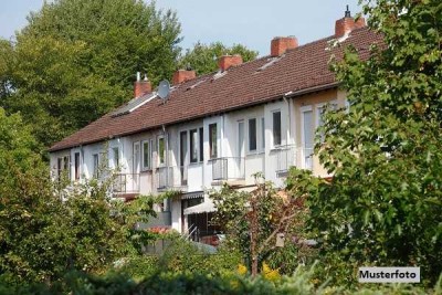 Einfamilienhaus nebst Terrasse und Garage