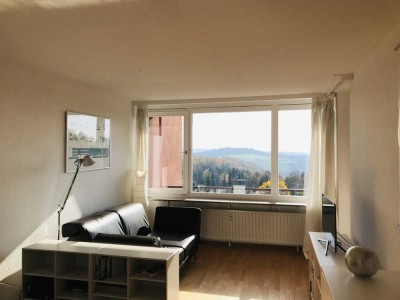 Helle und ruhige 2-Zimmer-Wohnung mit Balkon und Aussicht