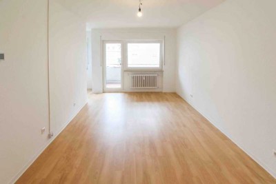 Modernisierte 2-Zimmer-Wohnung mit Balkon und Tiefgarage – bezugsfrei & zentral