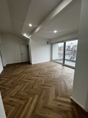 Erstbezug nach Neubau: 3 Zimmer, Balkon und zentrale Lage.