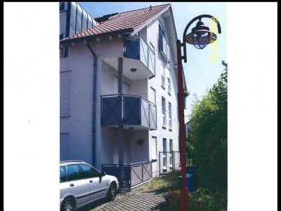 Gepflegte 2-Zimmer-Dachgeschosswohnung mit Balkon und Einbauküche in Rauenberg