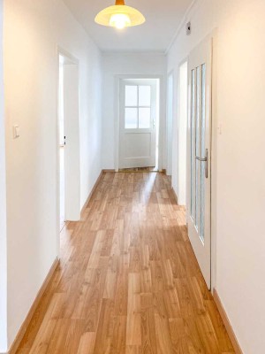 Großzügige 3,5 bis 4-Zimmer-Wohnung mit Einbauküche und Garten