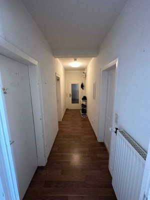 Ruhige 3 Zimmer im Dachgesch. /große Wohnküche ohne Einbauküche / ohne Balkon/ kein Aufzug