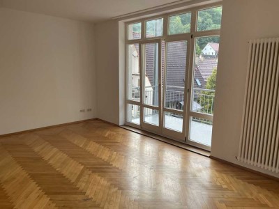 Wohnen im schönen Lautertal,  Helle, ruhige 2 Zi-Wohnung in gepflegten Mehrfamilienhaus