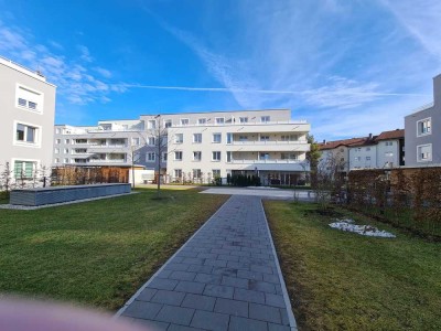 Lichtdurchflutete, neuwertige, warme 3-Zimmer-Wohnung mit Balkon und EBK in Geretsried