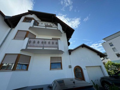 Stilvolle, gepflegte 4-Zimmer-Dachgeschosswohnung mit Einbauküche in Idstein