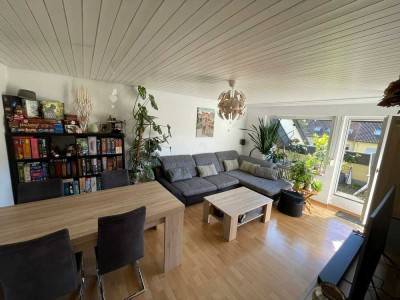 Schöne, helle 3,5 Zimmer Wohnung mit Balkon zu vermieten