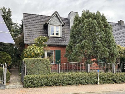 Historisch inspiriertes Einfamilienhausgrundstück mit Haus und Remise, Japanischer Gartengestaltung