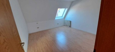 Hübsche, großzügige DG-Wohnung