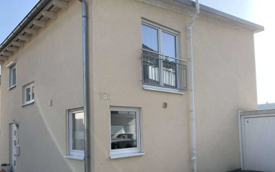 Neuwertiges Einfamilienhaus mit fünf Zimmern und EBK in Durmersheim, Rastatt (Kreis)