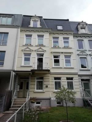 Modernisierte 3-Zimmer-DG-Wohnung mit Balkon und EBK in Lübeck