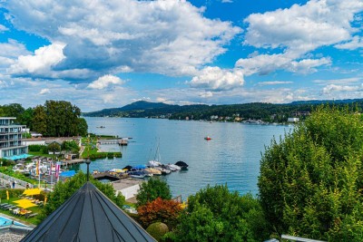 "Seeblick-Loft!" Traumhafte Dachgeschosswohnung im Kernzentrum von Velden