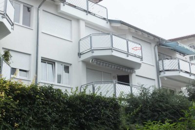 Gepflegte 2 Zimmerwohnung in ruhiger Aussichtslage mit Balkon, TG-Stellplatz und Kellerraum