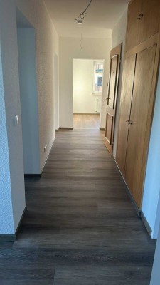 Ansprechende 4-Zimmer-Wohnung mit Balkon in Geisenheim