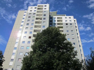 Alles neu !! 2 Zimmer-Wohnung mit viel Stellplatz, separater Küche und großem Balkon! Mit WBS!