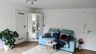 Exklusive, neuwertige 1-Raum-Souterrain-Wohnung mit geh. Innenausstattung mit Balkon und EBK