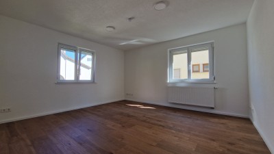 Lichtdruchflutete 4-Zimmer-Wohnung mit EBK, Loggia & Garten in Esslingen