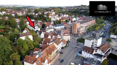 Besichtigung: Sonntag, 12.10.25 - 11 bis 13 Uhr  -- Sanierungsbedürftiges 3-FH in zentraler Lage...