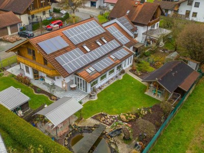 Großzügiges Mehrfamilien-Landhaus 
mit beheiztem Wintergarten
In Ruhiger Lage in Malching