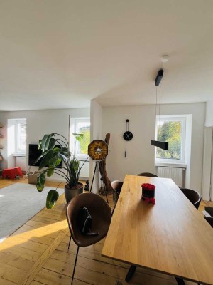 Sonnige 4-Zi-Wohnung mit Ausblick ins Grüne & Altbauflair, Südweststadt