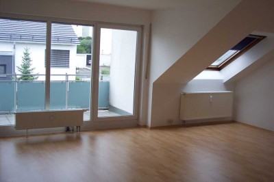 HEROLDSBERG *Großzügige 2-Zimmer-Wohnung mit Loggia in ruhiger S/W-Lage*