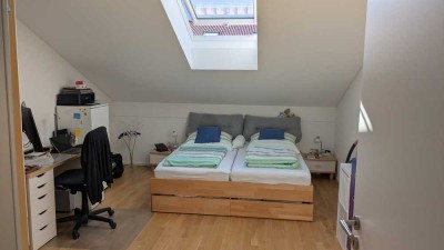 Neue gepflegte 2-Zimmer-Dachgeschosswohnung mit geh. Innenausstattung mit Terrasse und EBK