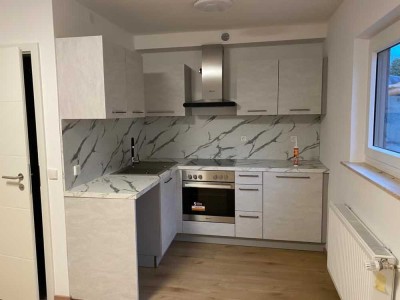 Stilvolle, modernisierte 1-Zimmer-Wohnung mit EBK in Oberhausen-Rheinhausen