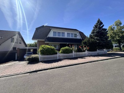 1-2 Familienhaus im Stil einer Landhausvilla zu verkaufen.