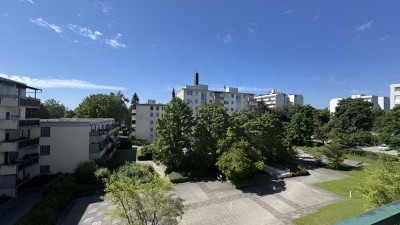 Gepflegte 2-Zimmer-Wohnung mit zwei Balkonen, Einbauküche und Aufzug