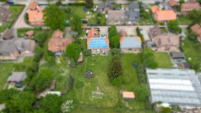 Fußläufig in den Ortskern - Backsteinhaus auf großem Grundstück