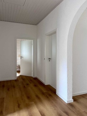 Freundliche und gepflegte 3-Zimmer-Hochparterre-Wohnung in Mörschied