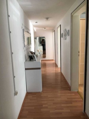 Zentrtale, schöne 4-Raum-Wohnung mit Balkon in Immenstadt