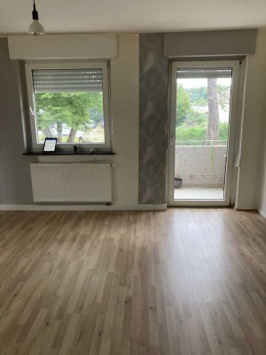 helle und schöne 3 Zimmer Wohnung mit Balkon