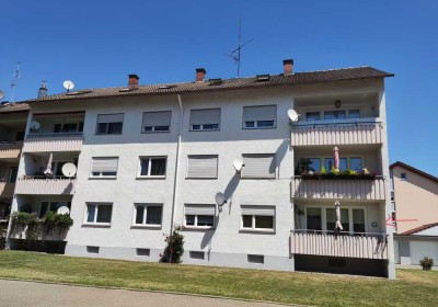 Erstbezug nach Sanierung: stilvolle, helle 3- Zimmer- Wohnung mit Balkon