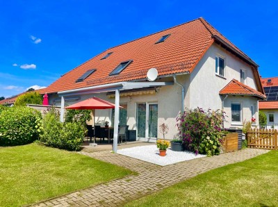 Moderne Doppelhaushälfte auf sonnigem Eigentumsgrundstück am Stadtrand!