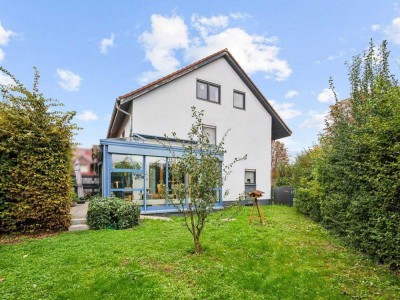Heppenheim-Nordstadt: Attraktive Doppelhaushälfte mit Wintergarten, Sauna und sonnigem Garten