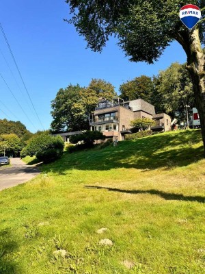 Zeitlose Villa im Waldidyll – Großes Anwesen mit vier individuellen Wohnbereichen!